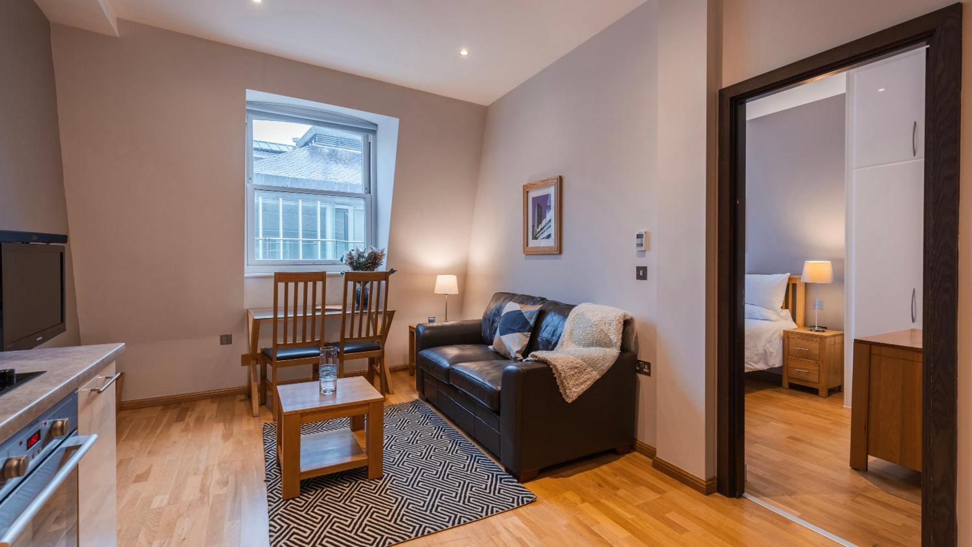 Cannon Street Serviced By Lovelystay London