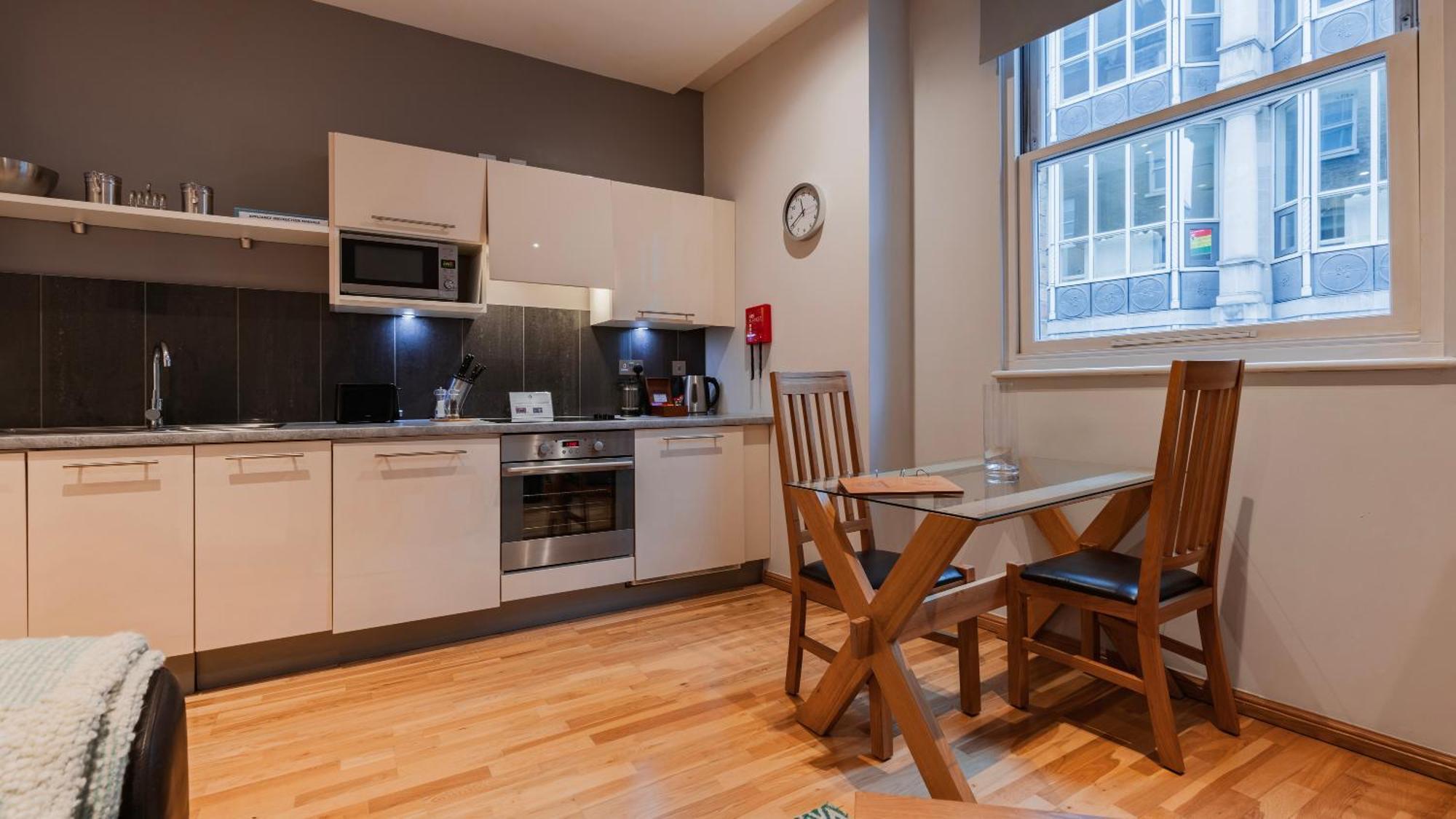 Cannon Street Serviced By Lovelystay London